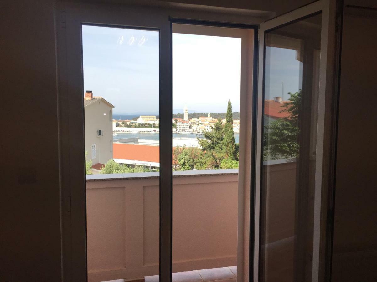 Apartment And Rooms Milak Rab Town Exterior foto