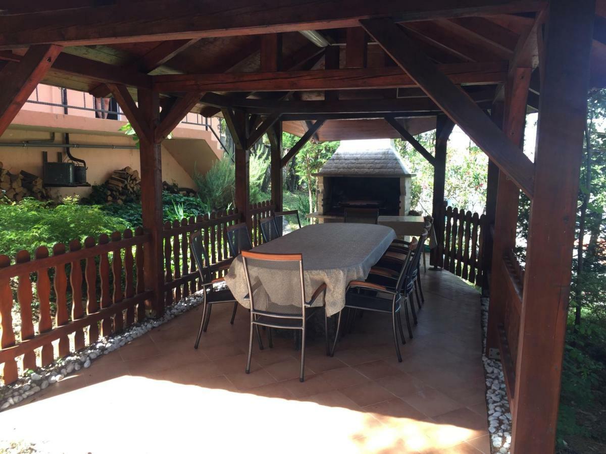 Apartment And Rooms Milak Rab Town Exterior foto