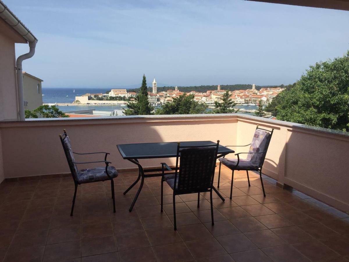 Apartment And Rooms Milak Rab Town Exterior foto