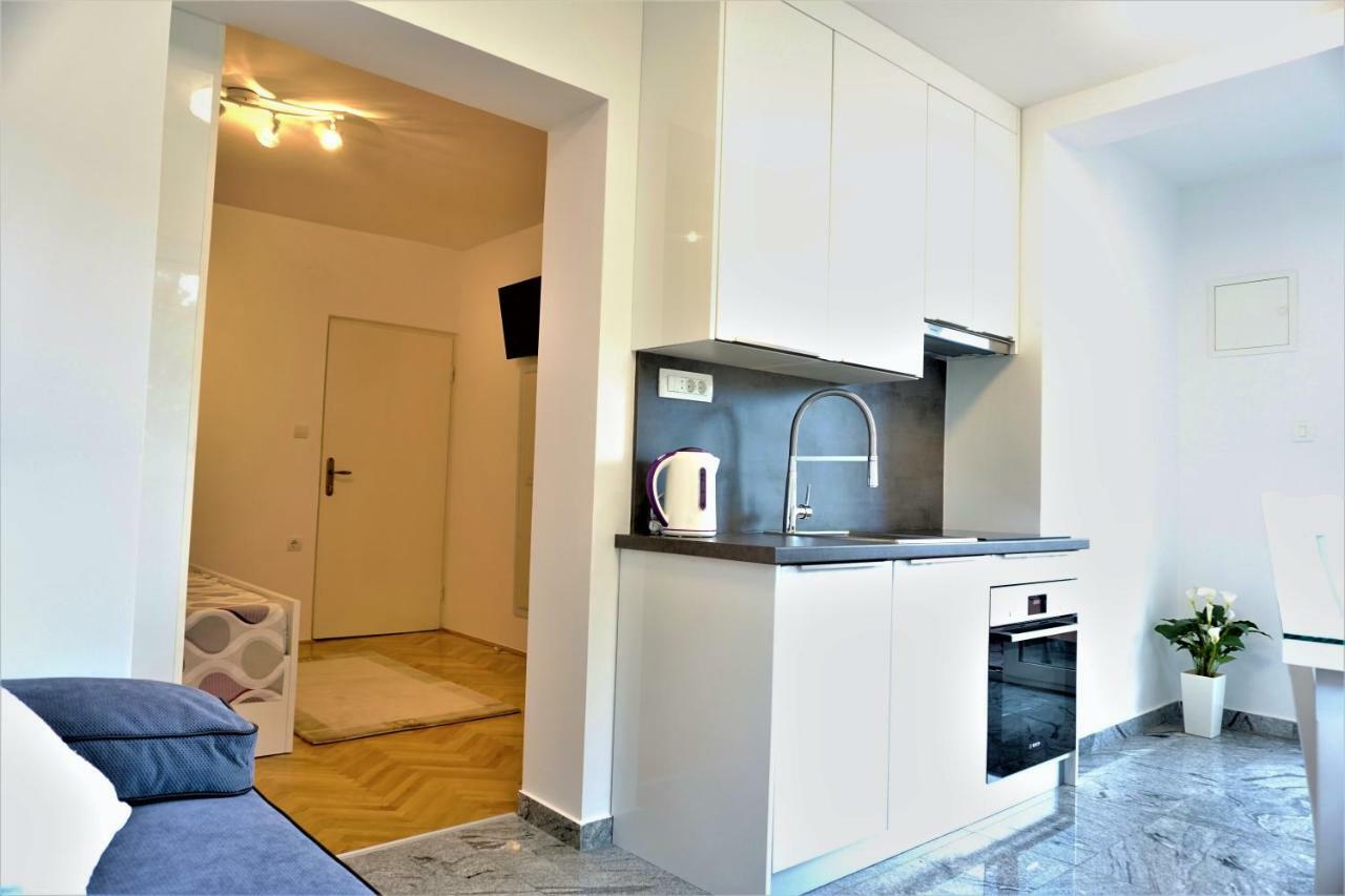 Apartment And Rooms Milak Rab Town Exterior foto