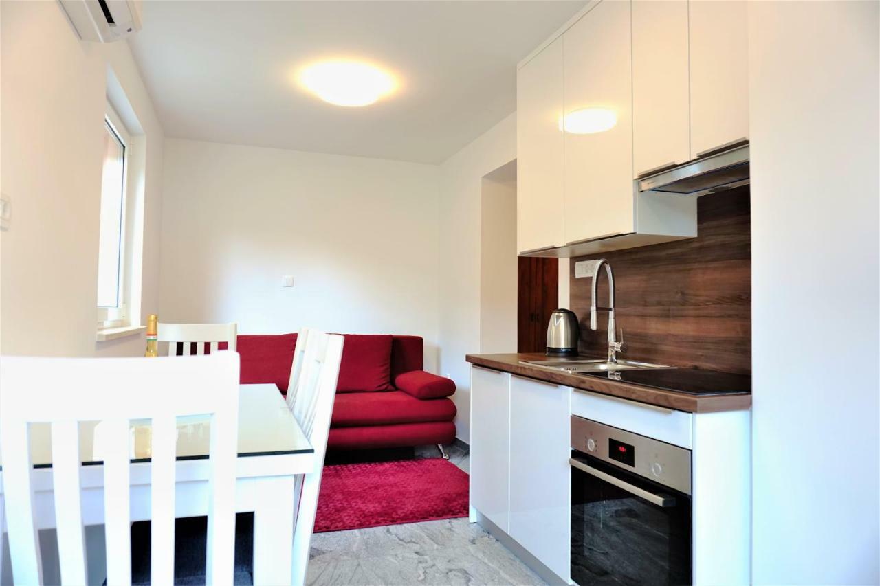 Apartment And Rooms Milak Rab Town Exterior foto