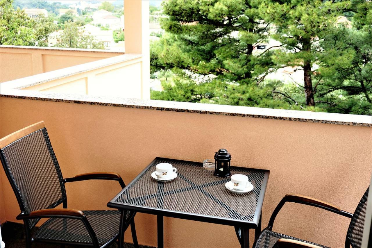 Apartment And Rooms Milak Rab Town Exterior foto