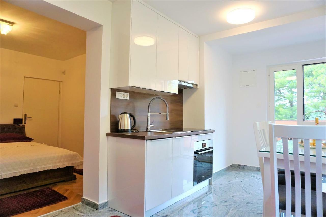 Apartment And Rooms Milak Rab Town Exterior foto
