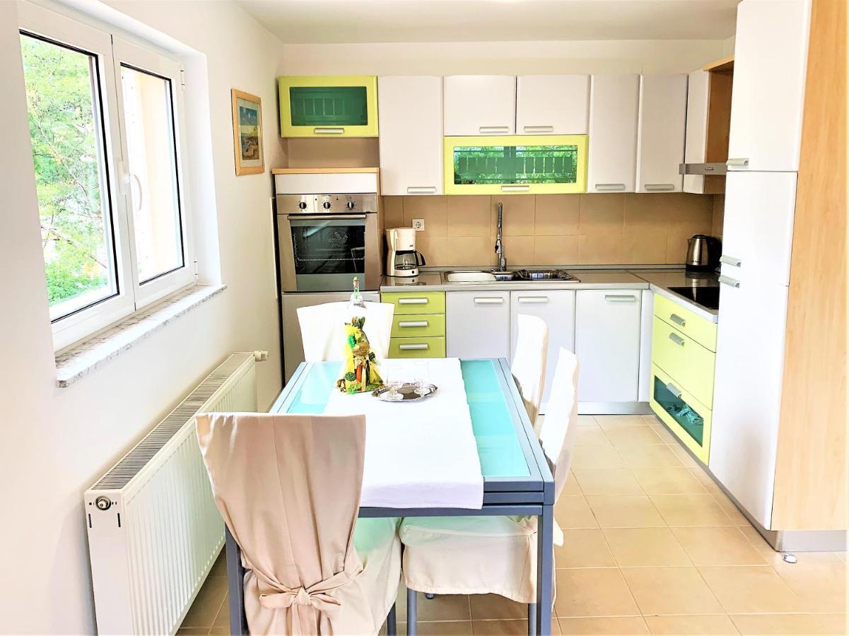 Apartment And Rooms Milak Rab Town Exterior foto